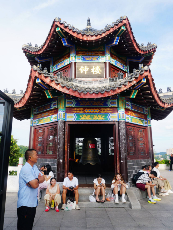 Cultural heritage details at Dongshan Park