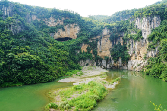 One of the natural openings at Jiudongtian