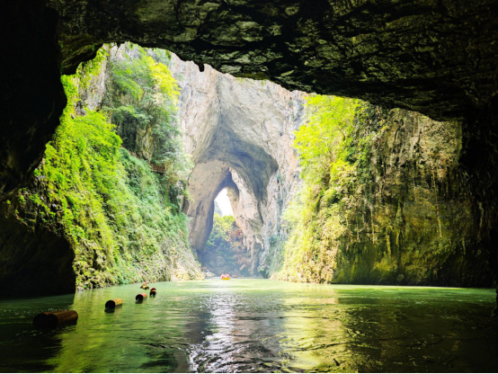 Natural cave scenery along the Jiudongtian boat route
