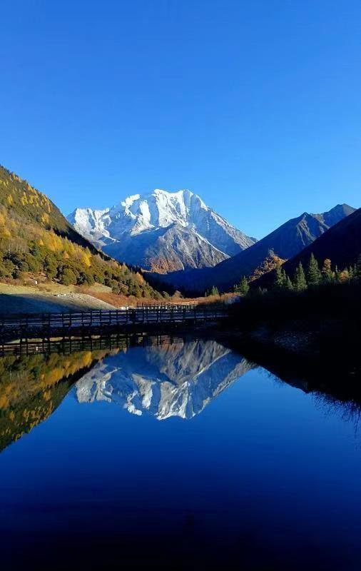 3 Days in Western Sichuan: An Autumn Loop of Snow Mountains, Golden Forests and Tibetan Villages