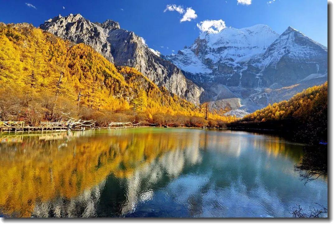 3 Days in Western Sichuan: An Autumn Loop of Snow Mountains, Golden Forests and Tibetan Villages