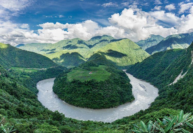 Bomi and Motuo in Autumn: A Journey Through Tibet’s Forests, Snow Mountains and Rainforests