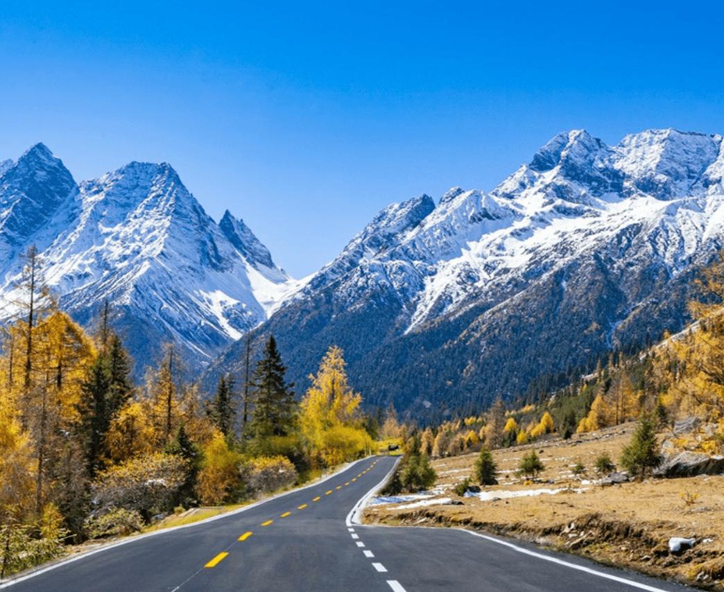 3 Days in Western Sichuan: An Autumn Loop of Snow Mountains, Golden Forests and Tibetan Villages