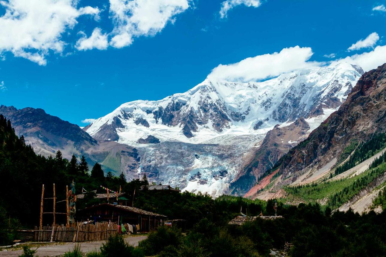 Bomi and Motuo in Autumn: A Journey Through Tibet’s Forests, Snow Mountains and Rainforests