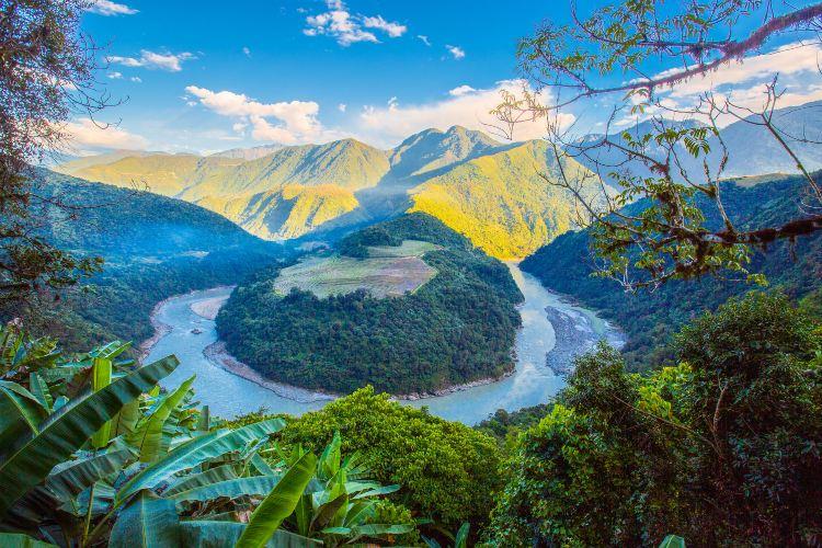 Bomi and Motuo in Autumn: A Journey Through Tibet’s Forests, Snow Mountains and Rainforests