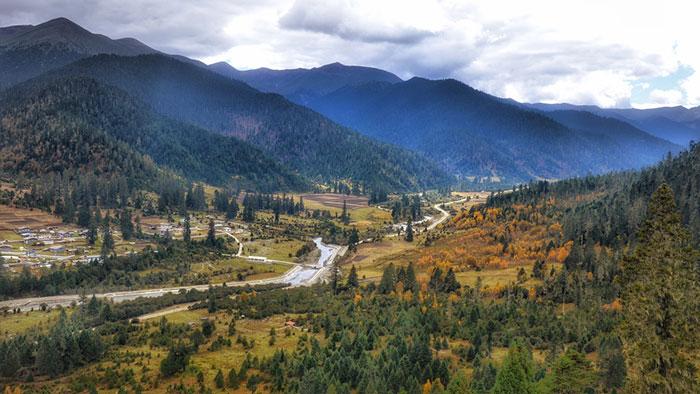 Explore the Colorful Autumn Landscapes of Lulang
