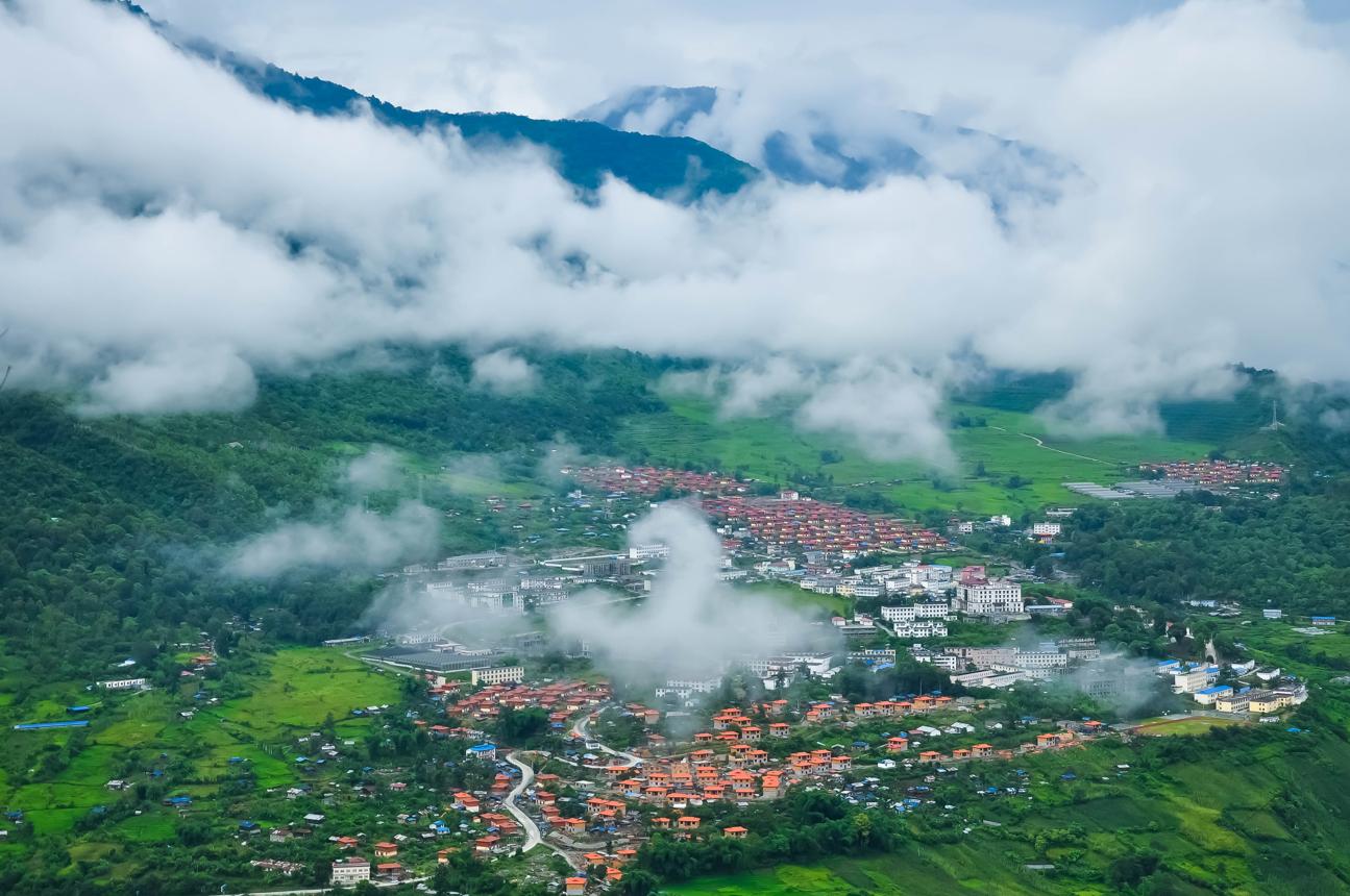 Bomi and Motuo in Autumn: A Journey Through Tibet’s Forests, Snow Mountains and Rainforests
