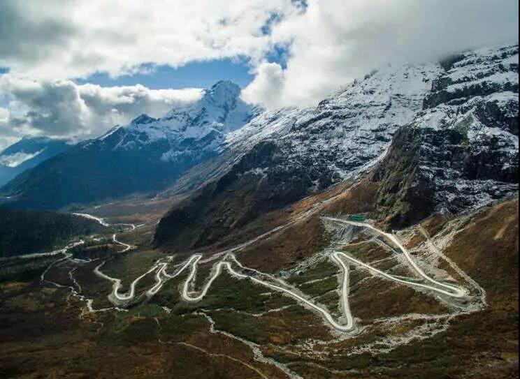 Bomi and Motuo in Autumn: A Journey Through Tibet’s Forests, Snow Mountains and Rainforests