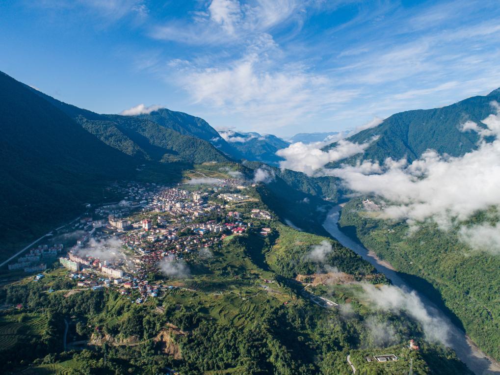 Bomi and Motuo in Autumn: A Journey Through Tibet’s Forests, Snow Mountains and Rainforests