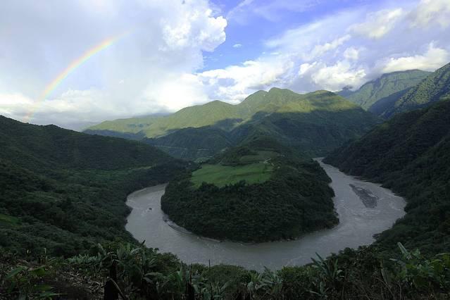 Bomi and Motuo in Autumn: A Journey Through Tibet’s Forests, Snow Mountains and Rainforests