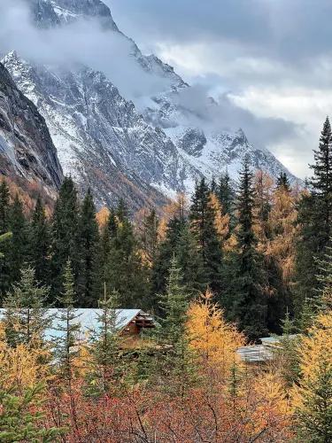 3 Days in Western Sichuan: An Autumn Loop of Snow Mountains, Golden Forests and Tibetan Villages