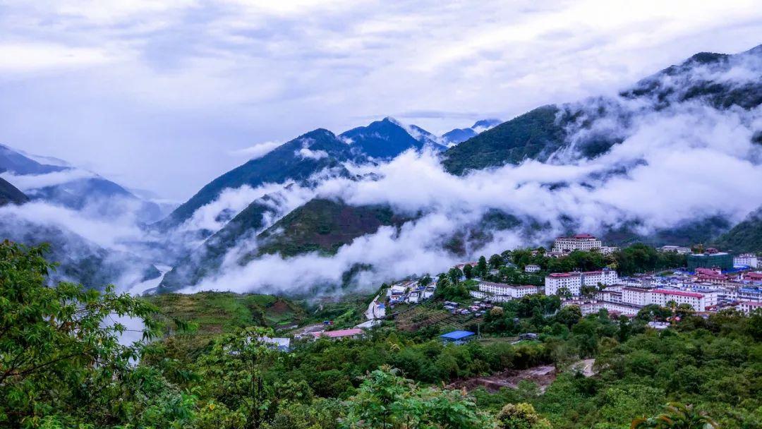 Bomi and Motuo in Autumn: A Journey Through Tibet’s Forests, Snow Mountains and Rainforests